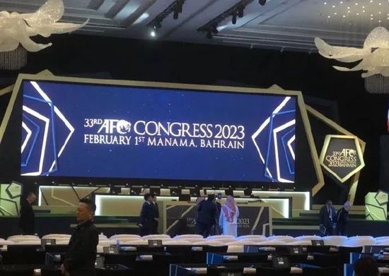女大学生出差2020